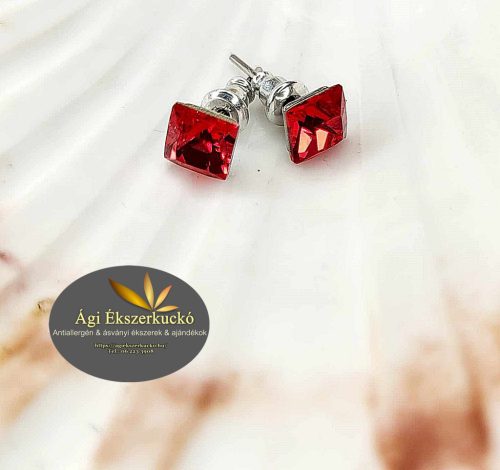 Swanis krisztályos fülbevaló. Nemesacél szerelékkel készült. 6×6mm Red